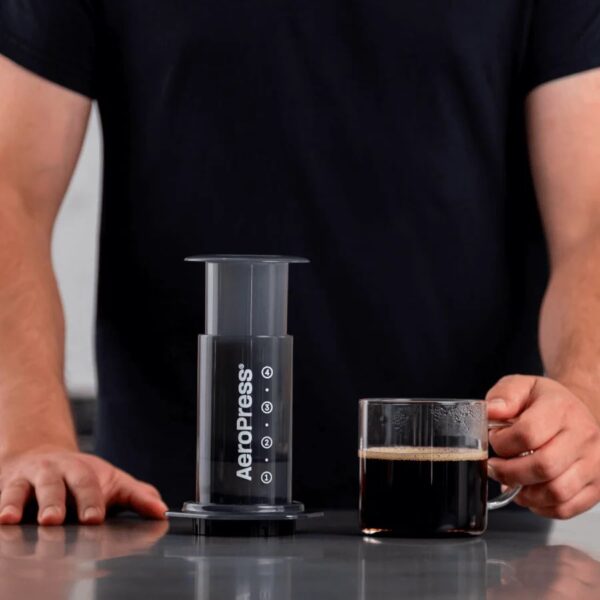 Brygget kaffe med AeroPress og kop