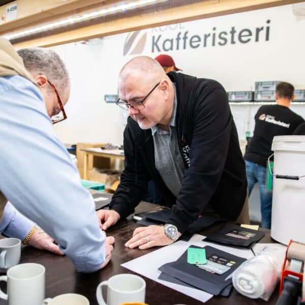 Folk arbejder på Rolf Kafferisteri